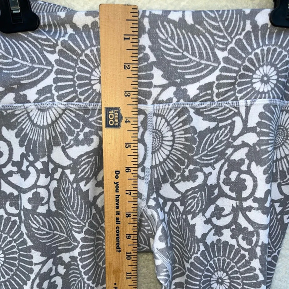 Lululemon Legging Womens 8/10 Gray Wunder‎ Under Crop Athletic Stretch Workout - Picture 7 of 8